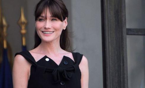 شاهد: زوجة الرئيس الفرنسي السابق في أحضان مصور