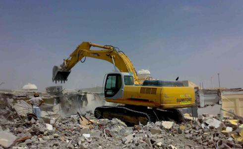 الجرافات تباشر عمليات الهدم في رهط