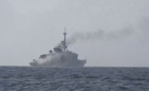 استهداف بارجة سعودية قبالة سواحل جيزان جنوب المملكة