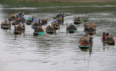 عدد قتلى الفيضانات بالهند يرتفع إلى 324 قتيلا