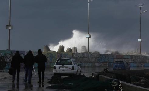 عاصفة تضرب ميناء غزة - طقس فلسطين