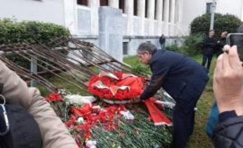 السفير طوباسي يضع إكليلا من الورود على ضريح شهداء الحركة الطلابية التي أطاحت بالحكم الدكتاتوري في اليونان