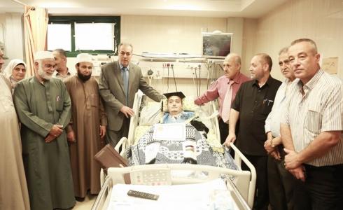 الأزهر تحتفي بتخريج طالب من غرفة العناية المركزة