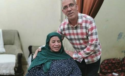 المعلق الرياضي حفيظ دراجي في زيارة لأسرة محمد أبو تريكة