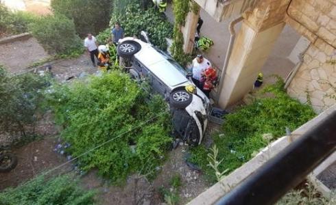 سقوط سيارة من ارتفاع بالقدس