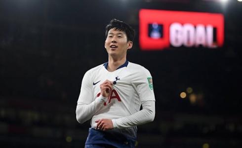 اللاعب الكوري الجنوبي سون هيونغ مين نجم توتنهام الإنجليزي 