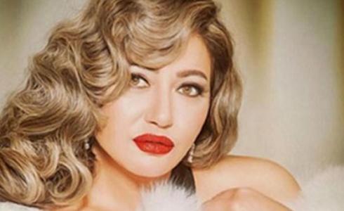 ليلى علوي تغازل فنان مصري شهير