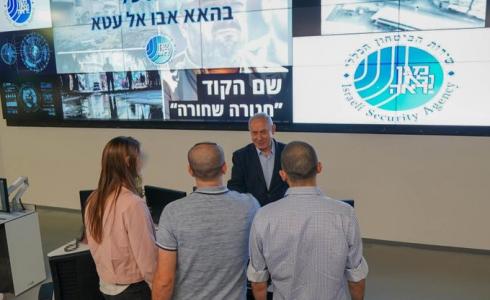 نتنياهو خلال زيارته مركز القيادة والسيطرة التابع لجهاز الأمن العام "الشاباك".jpg