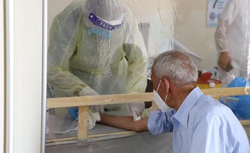 الفحص المخبري للعائدين من السفر عبر معبر رفح البري