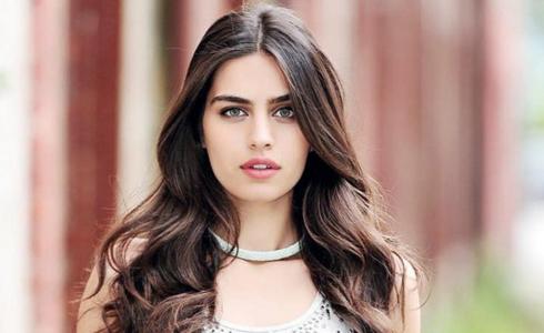 الممثلة التركية امينة جولشن