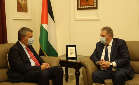 سفير فلسطين لدى لبنان يلتقي مفوض عام "أونروا"
