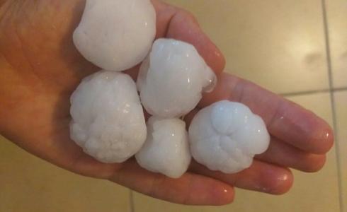 حبات البرد التي تساقطت جنوب اسرائيل 