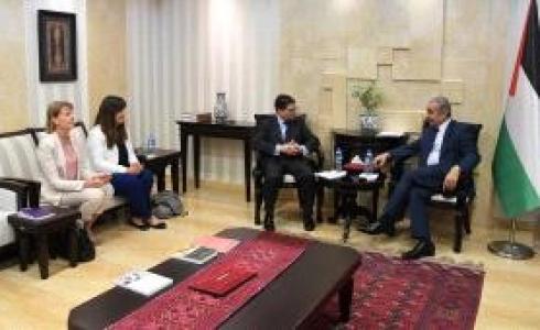 اشتيه خلال لائه رئيس البنك الاوروبي للانشاء والتعمير