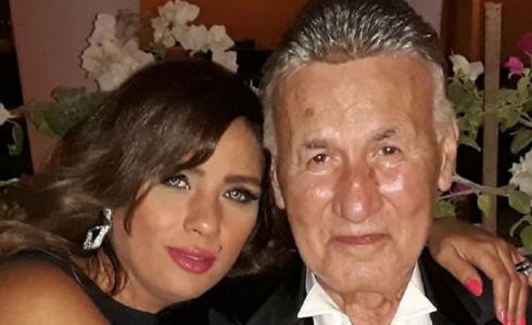 عزت أبو عوف وزوجته 