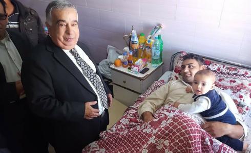 محافظ خان يونس يزور جرحى مسيرة العودة