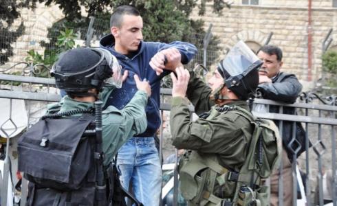 جنود الاحتلال يعتدون على شاب في القدس - أرشيفية