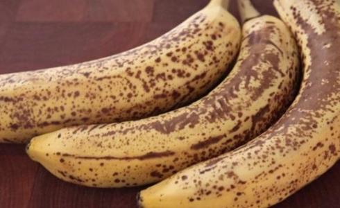 الموز الذي يحتوي بقع سوداء