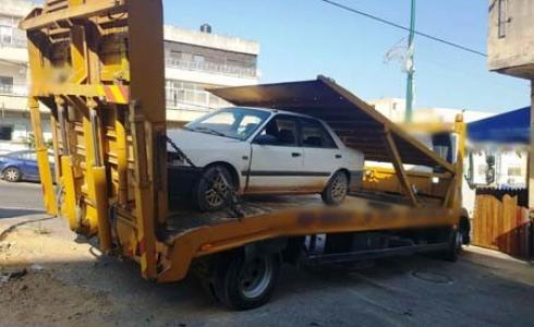 ضبط فتى قاصر يقود سيارة بدون رخصة