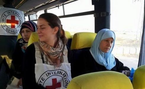 أهالى أسرى يتجهون لزيارة أبناءهم داخل سجون الاحتلال الاسرائيلي