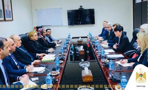 الوزير شكري بشارة يطلع وزيرة خارجة النرويج على الوضع المالي