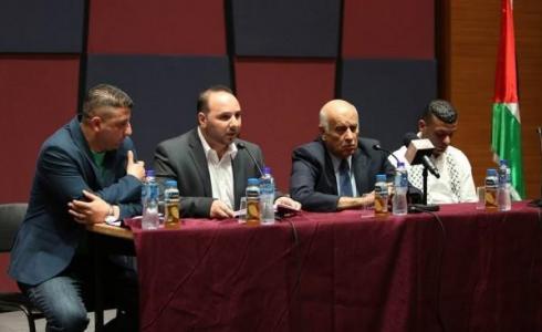 جبريل الرجوب أمين سر اللجنة المركزية لحركة فتح خلال اللقاء في جامعة النجاح