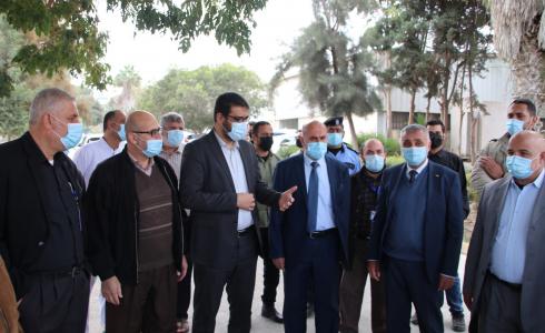 رئيس متابعة العمل الحكومي بغزة خلال زيارته مستشفى غزة الأوروبي 