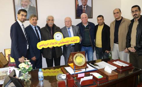 لقاء محافظ غزة مع اتحاد الاعلام الرياضي