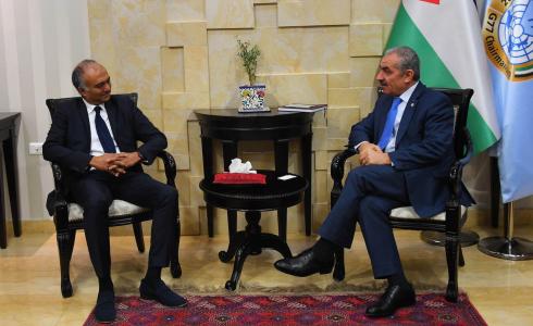 رئيس الوزراء محمد اشتية يلتقي المدير الجديد للبنك الدولي في فلسطين كانثان شانكار