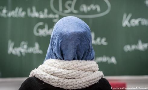 القضاء الألماني يحكم بتعويض معلمة أوقفت عن العمل بسبب الحجاب