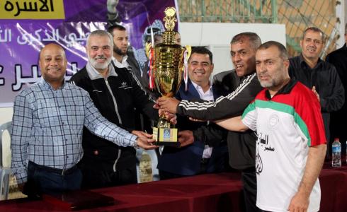 إسماعيل هنية يتوج الفائز ببطولة الراحل ياسر عرفات