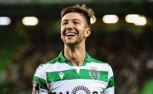 لاعب الهلال السعودي لوسيانو فييتو 