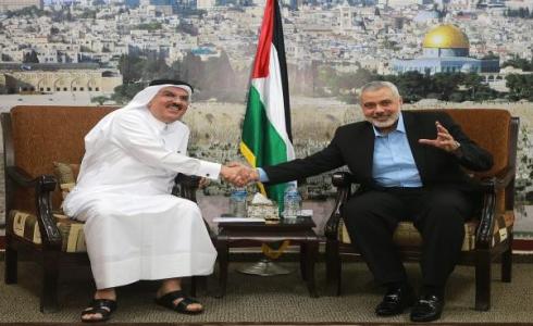 إسماعيل هنية رئيس المكتب السياسي لحركة "حماس" والسفير محمد العمادي رئيس اللجنة القطرية لإعمار غزة -ارشيف-