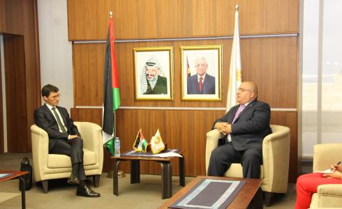 نائب محافظ سلطة النقد مسؤول سويسري