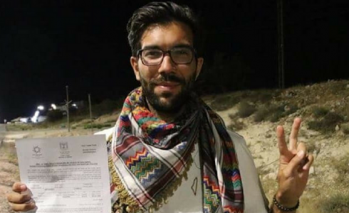 الناشط السويدي لادرا 