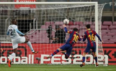 فالنسيا يفرض التعادل على برشلونة