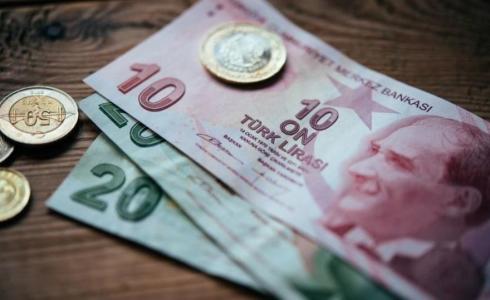 الليرة التركية تنخفض بشدة 