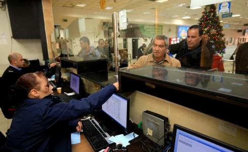 المسافرين عبر معبر الكرامة