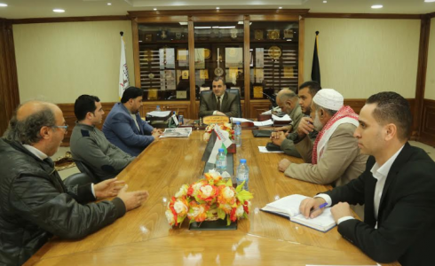  اجتماع موسع شارك فيه رئيس بلدية خان يونس علاء الدين البطة