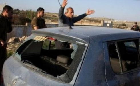 مستوطنون يهاجمون مركبات المواطنين بالحجارة شمال سلفيت