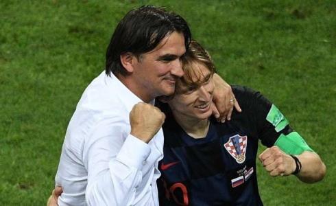 مدرب كرواتيا زلاتكو داليتش برفقة قائد الفريق