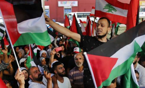 فلسطينيون يحتجون ضد قرار وزير العمل اللبناني
