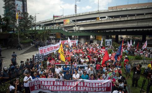 مسيرة حاشدة ضد سياسات الرئيس الفلبينى فى مانيلا
