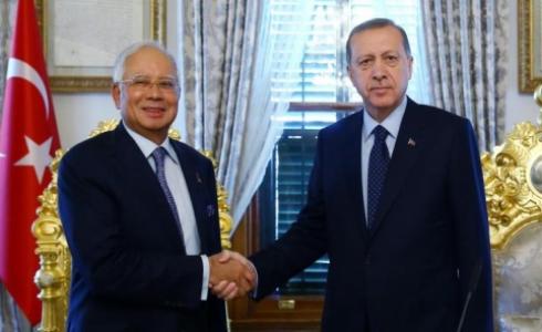 أردوغان يستقبل رئيس الوزراء الماليزي المشارك بالقمة الإسلامية