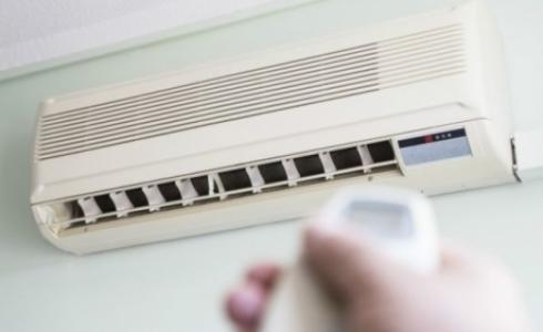 تستخدم غازات الهيدروفلوروكربون في أجهزة التبريد وتكييف الهواء.