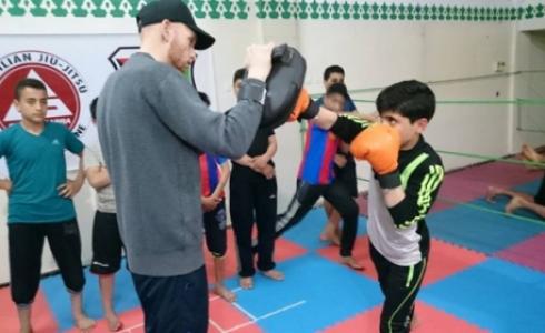 استخدام ادوات رياضية في المدرسة - صورة تعبيرية