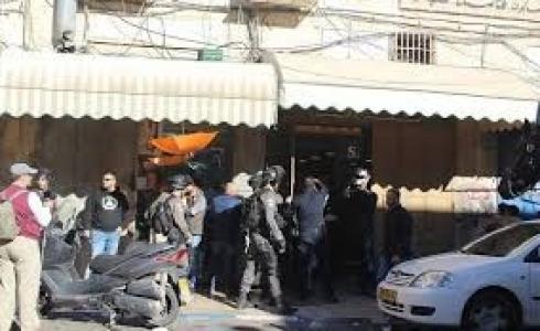 بلدية الاحتلال في القدس تحرر مخالفات للمواطنين في مخيم قلنديا