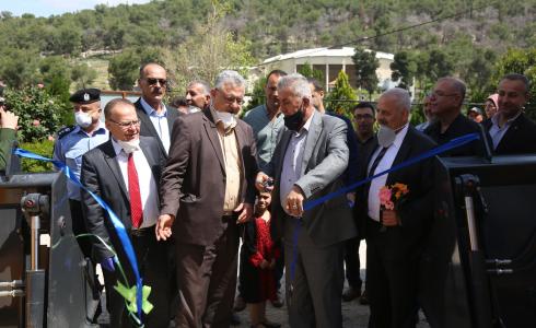 إدارة النفايات الصلبة بطولكرم تتسلم معدات جديدة