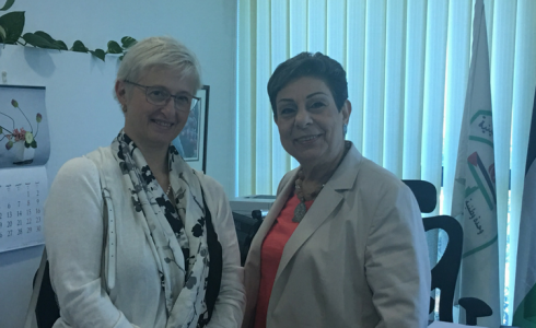  عضو اللجنة التنفيذية لمنظمة التحرير الفلسطينية د. حنان عشراوي والقنصل العام البلجيكي 