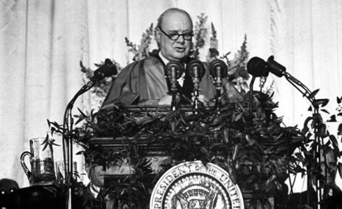 ونستون تشرشل_رئيس وزراء بريطانيا الأسبق 