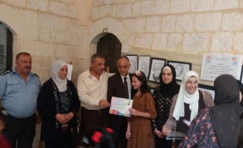 افتتاح معرض لوحات الفنان الصغير